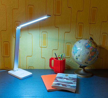 Lampka biurkowa LED biała 7W