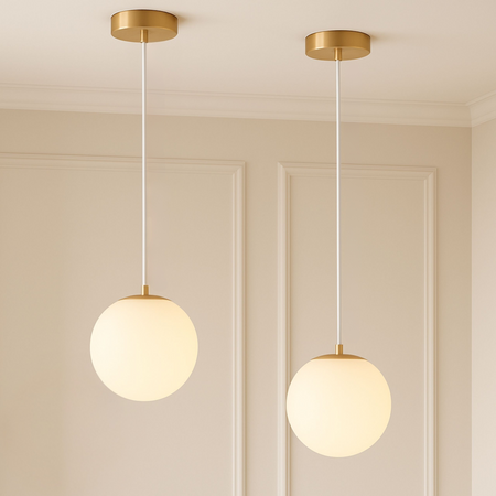 Lampa sufitowa złota metalowa z mlecznym kloszem ozdobna szklana kula E27