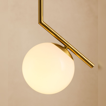 Lampa sufitowa złota metalowa z mlecznym kloszem ozdobna szklana kula E27 design
