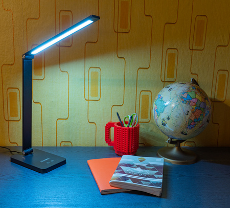 Lampka biurkowa LED czarna 7W