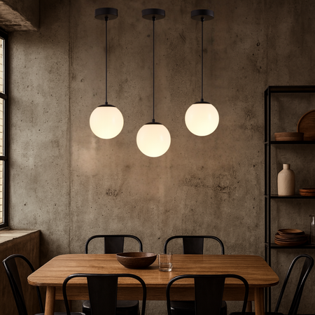 Lampa sufitowa czarna metalowa z mlecznym kloszem ozdobna szklana kula E27