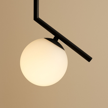 Lampa sufitowa czarna metalowa z mlecznym kloszem ozdobna szklana kula E27 design