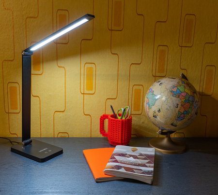 Lampka biurkowa LED czarna 7W