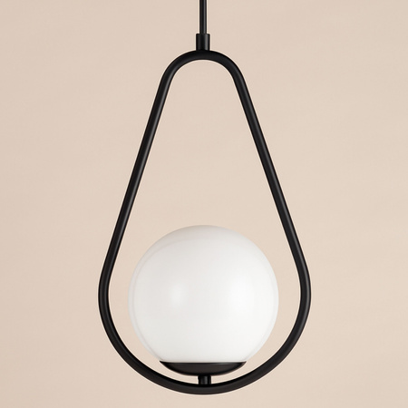 Lampa sufitowa czarna metalowa z mlecznym kloszem ozdobna szklana kula E27 rama kropla