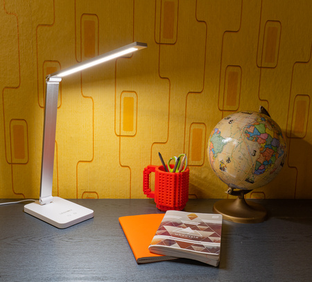 Lampka biurkowa LED biała 7W