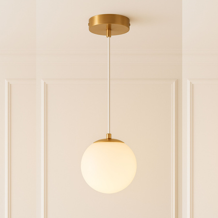 Lampa sufitowa złota metalowa z mlecznym kloszem ozdobna szklana kula E27