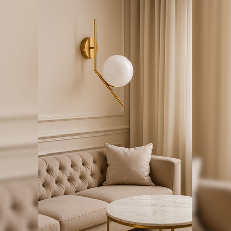 Lampa ścienna złota metalowa z mlecznym kloszem ozdobna szklana kula E27 kinkiet design