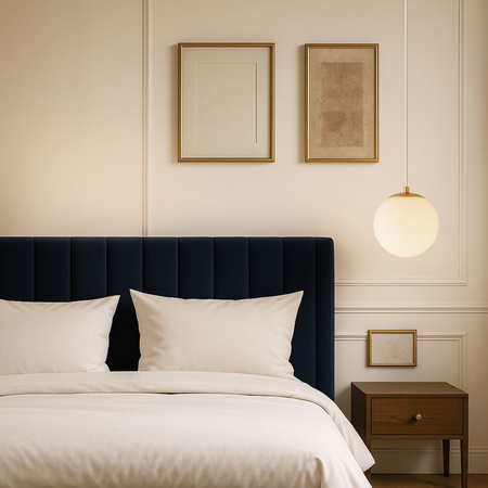 Lampa sufitowa złota metalowa z mlecznym kloszem ozdobna szklana kula E27