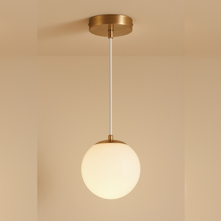 Lampa sufitowa złota metalowa z mlecznym kloszem ozdobna szklana kula E27