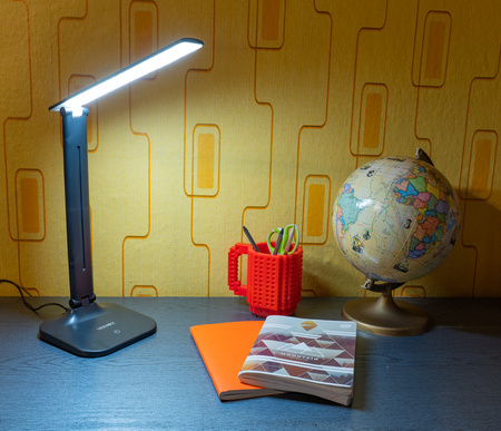 Lampka biurkowa LED czarna 7W