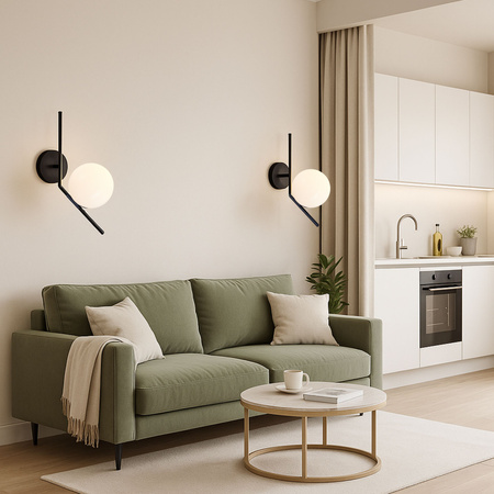 Lampa ścienna czarna metalowa z mlecznym kloszem ozdobna szklana kula E27 kinkiet design